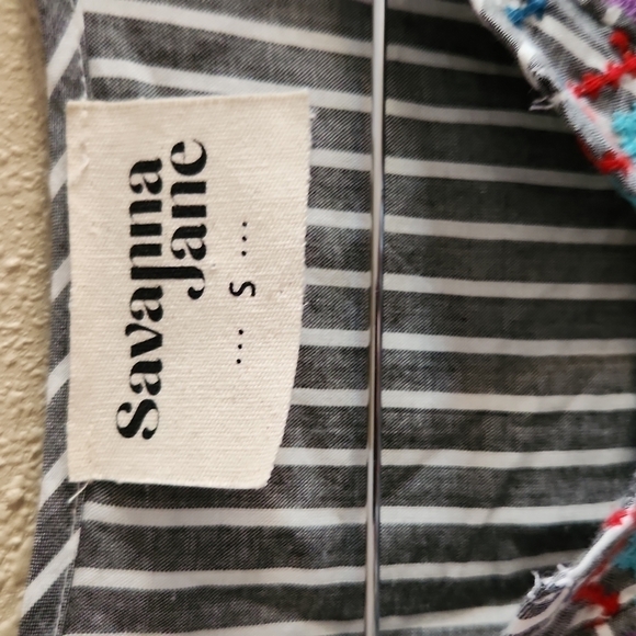 𝅺Savanna Jane Embroidered Blouse - Picture 4 of 7